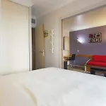 Comfortable Near La Defense With Elevator شقة