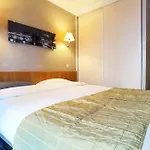 Comfortable Near La Defense With Elevator