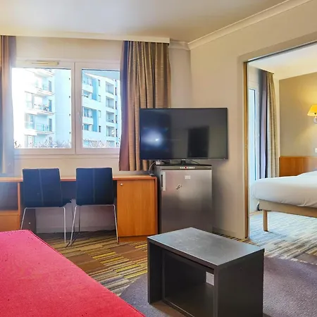 Comfortable Near La Defense With Elevator Courbevoie