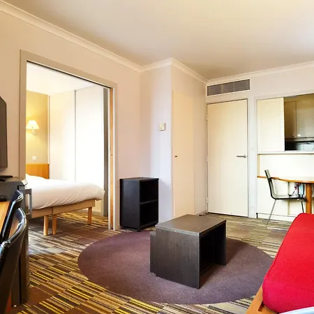 Comfortable Near La Defense With Elevator Κουρμπεβουά