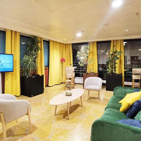 Comfortable Near La Defense With Elevator Apartment Courbevoie