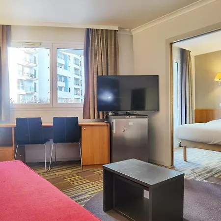 Comfortable Near La Defense With Elevator Courbevoie