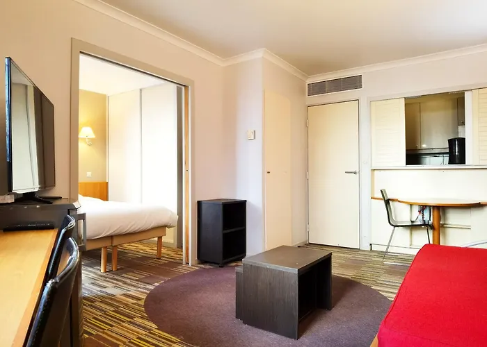 Comfortable Near La Defense With Elevator Κουρμπεβουά