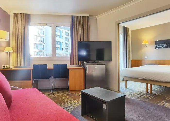 Comfortable Near La Defense With Elevator Κουρμπεβουά