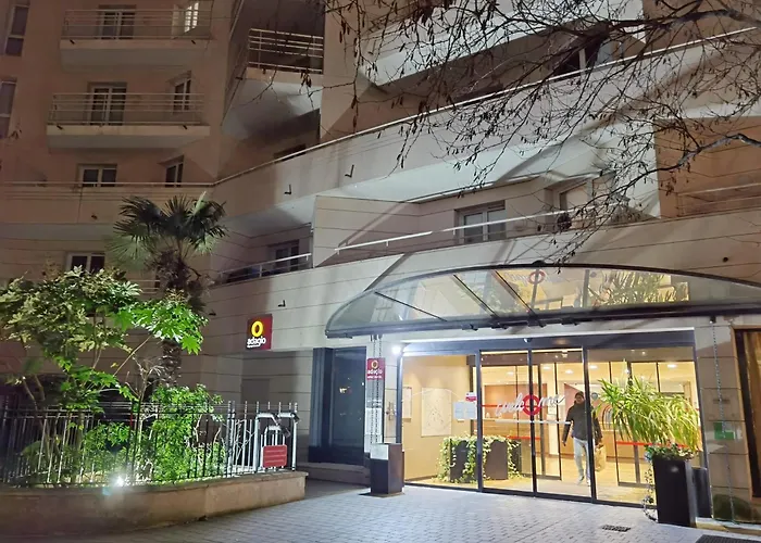 Comfortable Near La Defense With Elevator Appartement *